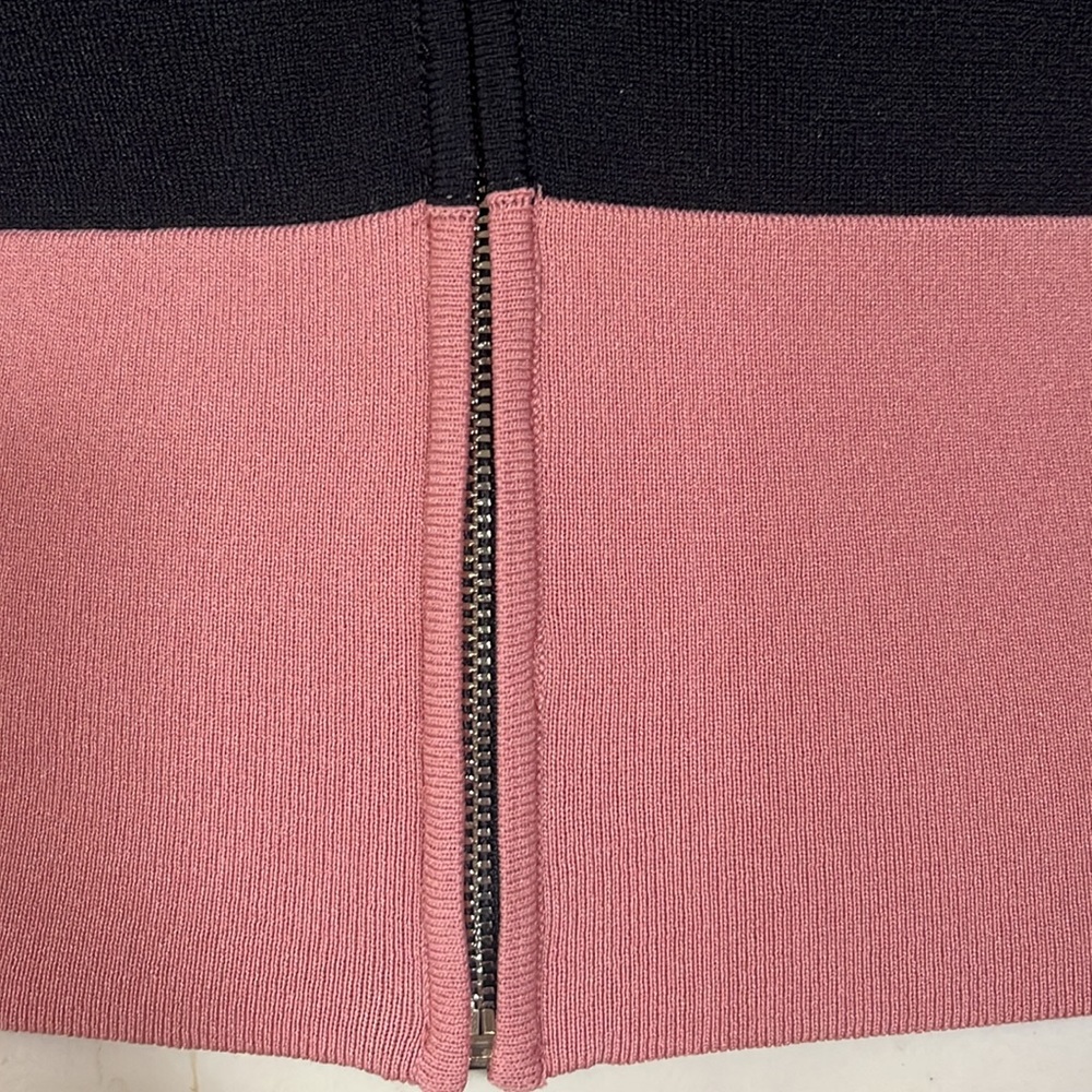 Stunning White House black market, zip down sweater jacket - Picture 5 of 15